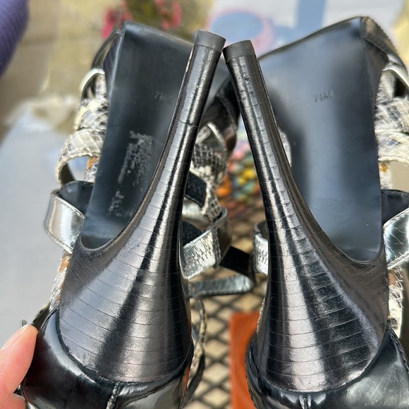 GUESS PLATFORM HEELS - Picture 8 of 10